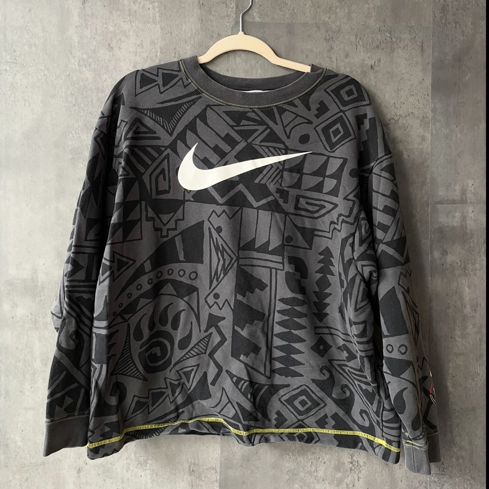 Vintage Nike Gray Patterned Sweatshirt